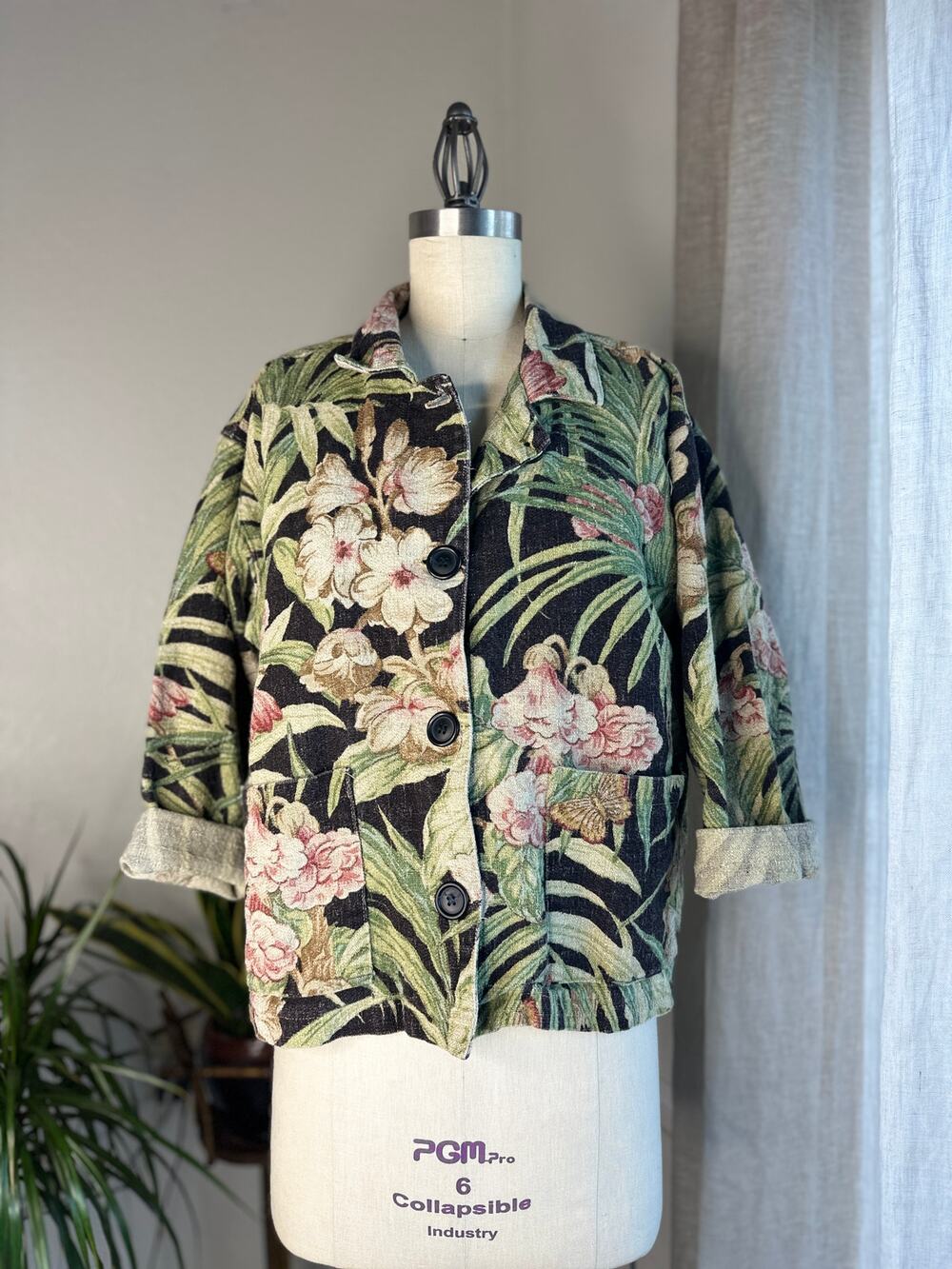 Garden Gear Women's S/M Jacket Tapestry Floral Black Green Botanical Button Up